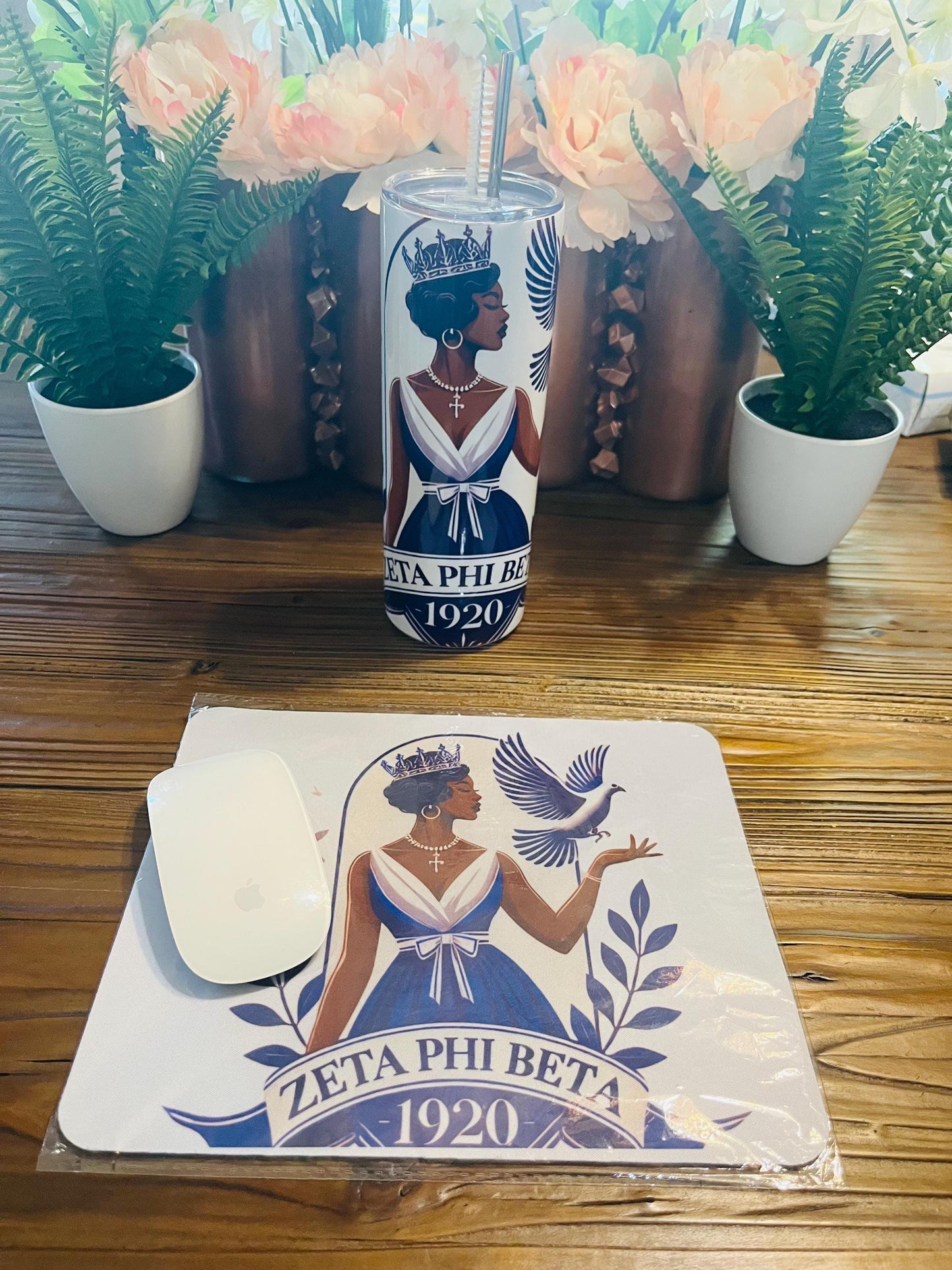 Zeta Phi Beta  Queen Mouse Pad and Tumbler includes a straw and a cleaning tool.