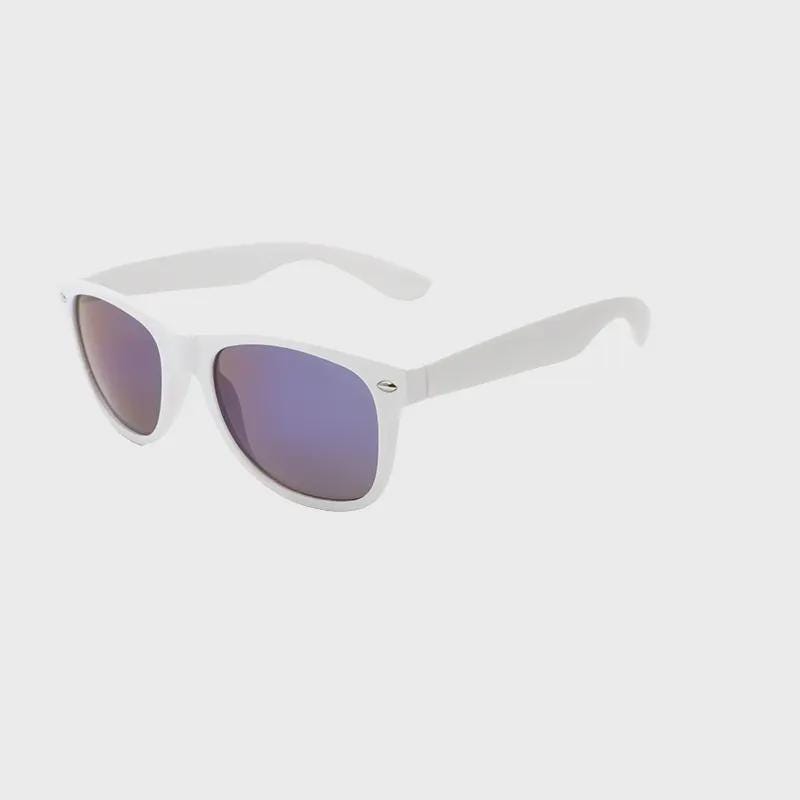 Classic Style Sunglasses: UV Protection with Case & Cleaning Cloth