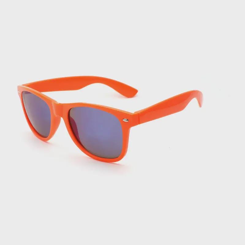 Classic Style Sunglasses: UV Protection with Case & Cleaning Cloth