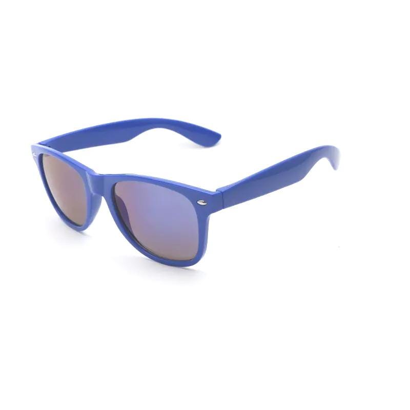 Classic Style Sunglasses: UV Protection with Case & Cleaning Cloth