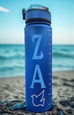 Zeta  Amicae 32oz Water Bottle with secure lock
